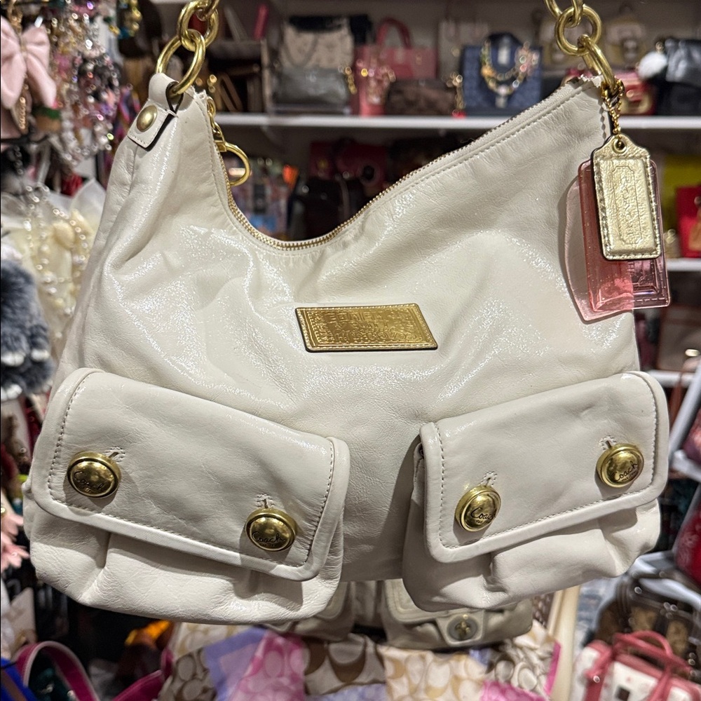 Coach Poppy in leather Elegant Cream Shoulder Bag